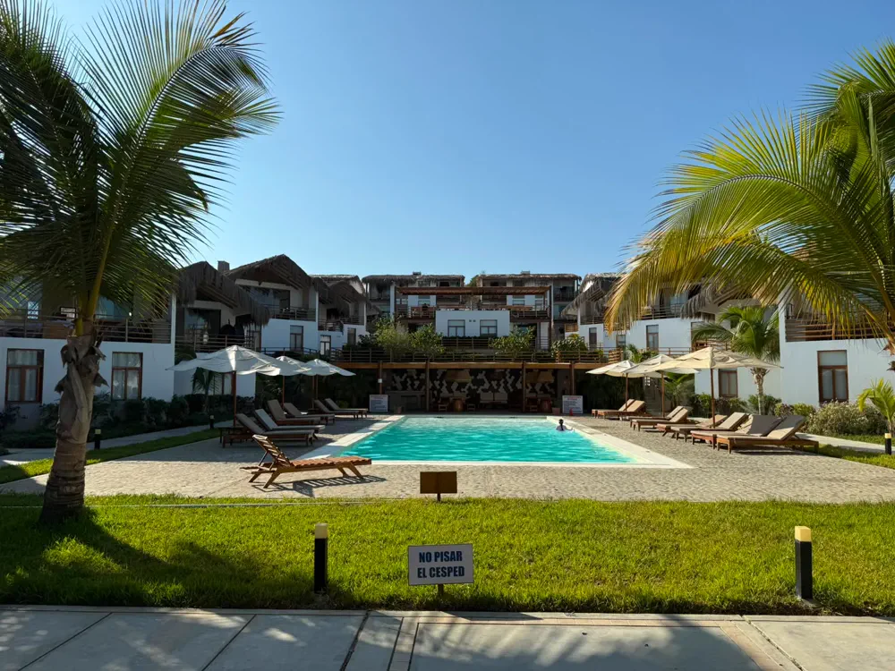 Hotel de playa en la costa de Tumbes y traslado hacia Punta Mero